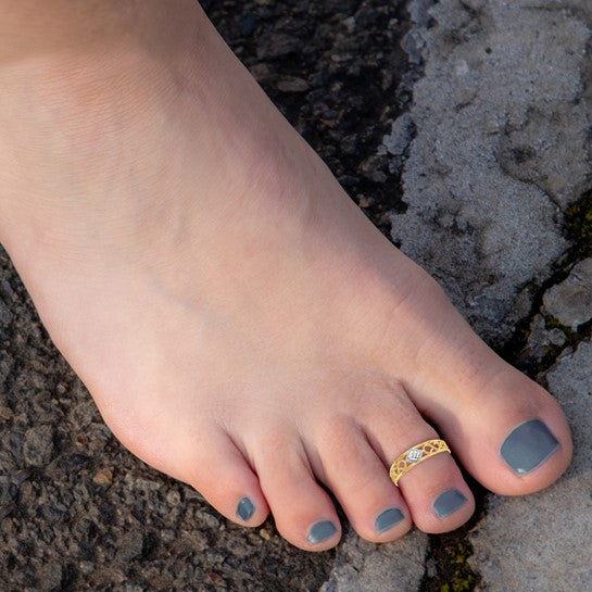 14k and White Rhodium Diamond-Cut Toe Ring